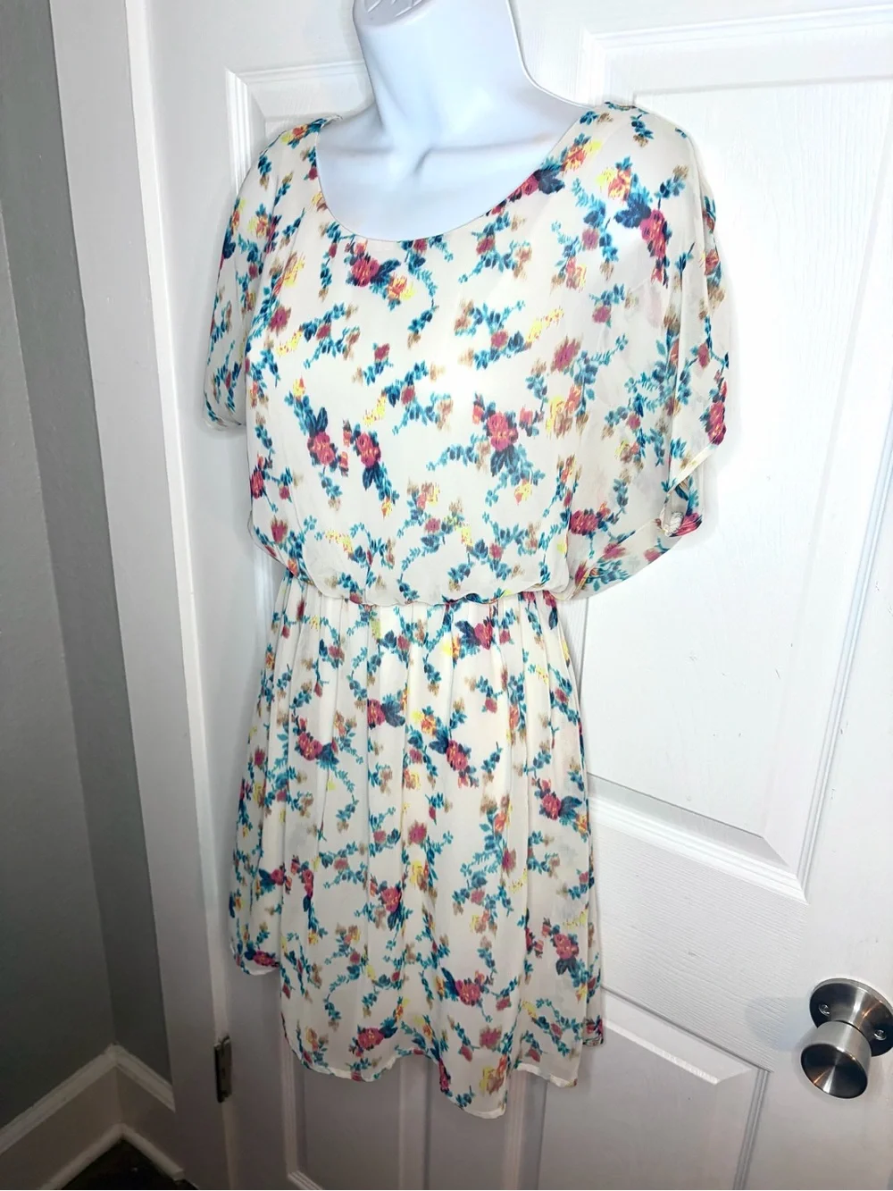 LUSH Multi Floral Backless Chiffon Dress Faux Wrap Back Ivory Cream Size S
